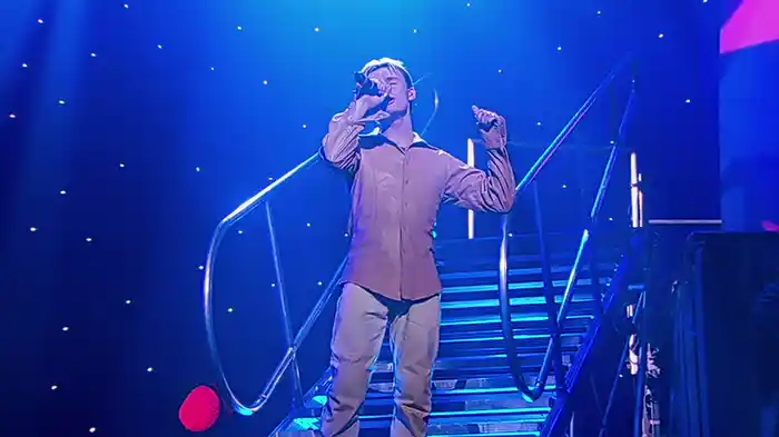 She's Out Of My Life (S Club Party Live / 2001)