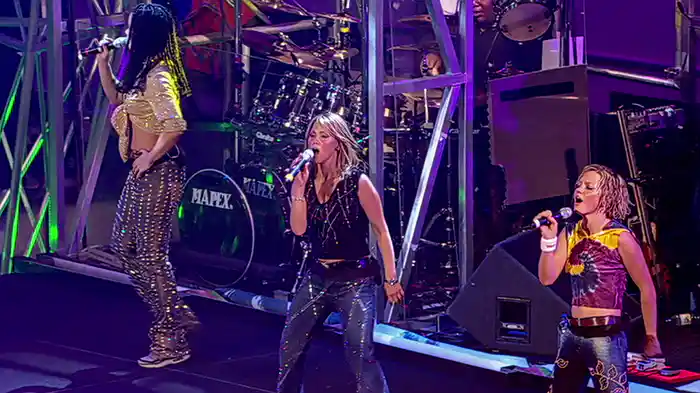 Love Train (S Club Party Live / 2001)