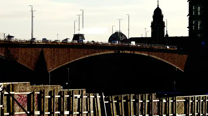 20 Man Down (Visualiser)