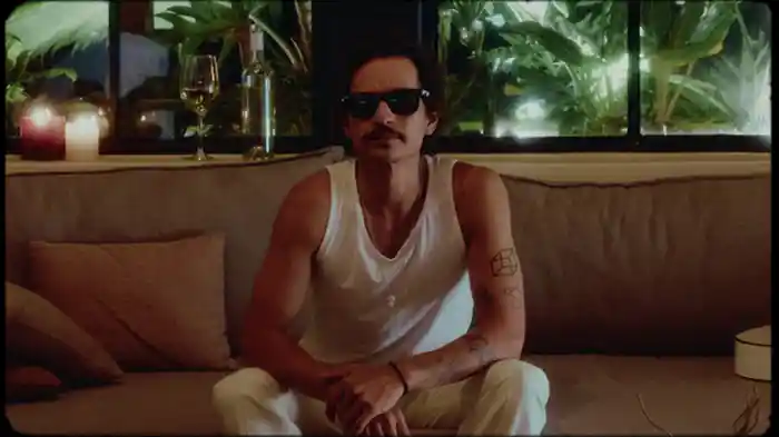 De noche mal (Lyric Video)