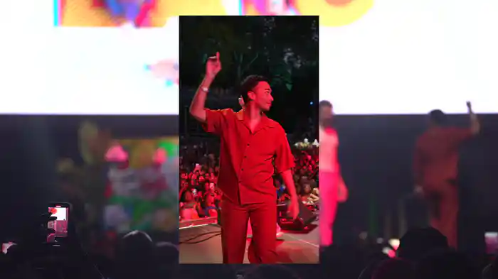 Sak Pase (Live from Bayo, New York City/2023)