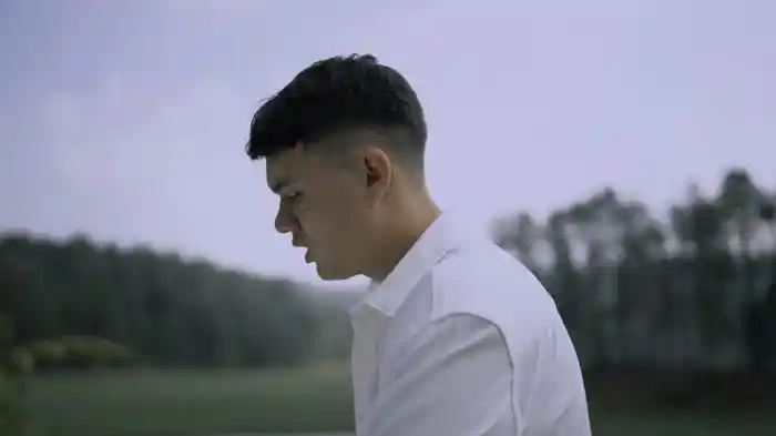 Bernafaslah Sejenak (Lyric Video)