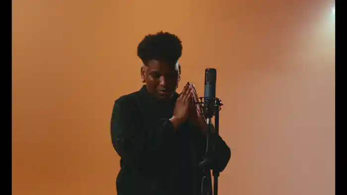 Estácio, Holly Estácio