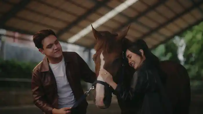 Pelangi Seusai Hujan (Lyric Video)