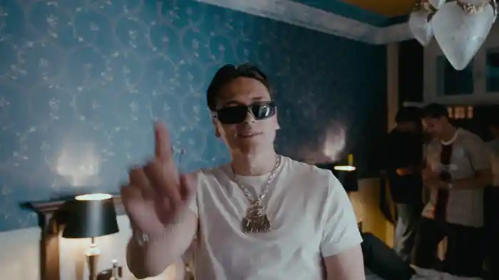 Augen tief & hohe Hotels