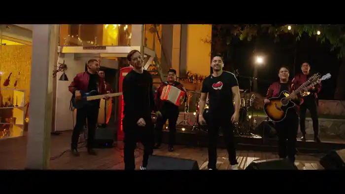 OJALÁ LLUEVA TEQUILA (En Vivo)