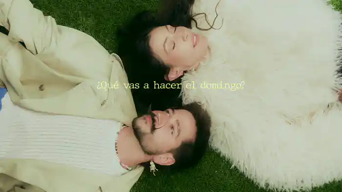 Lejos de la Ciudad (Lyric Video)