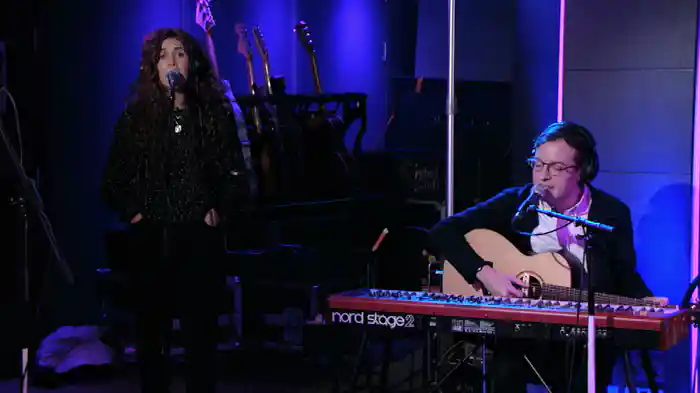 Luna (Live From Radio 1's Live Lounge / 2014)