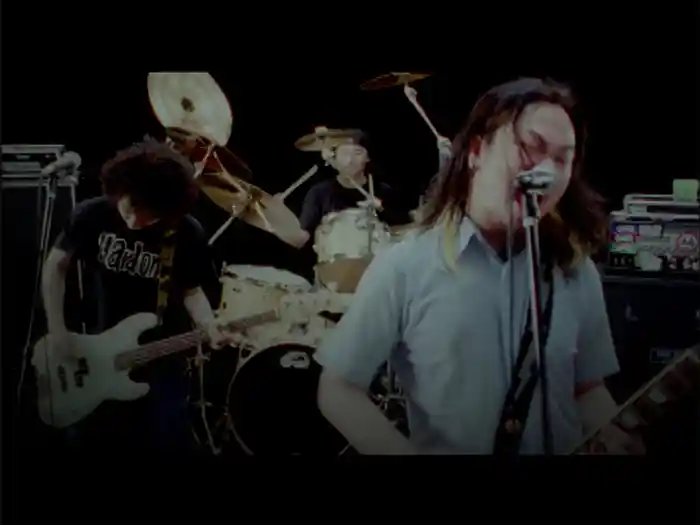 AN APPLE OF DISCHORD