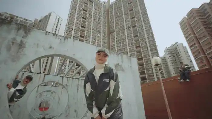 Jenuh Tapi Butuh (Lyric Video)