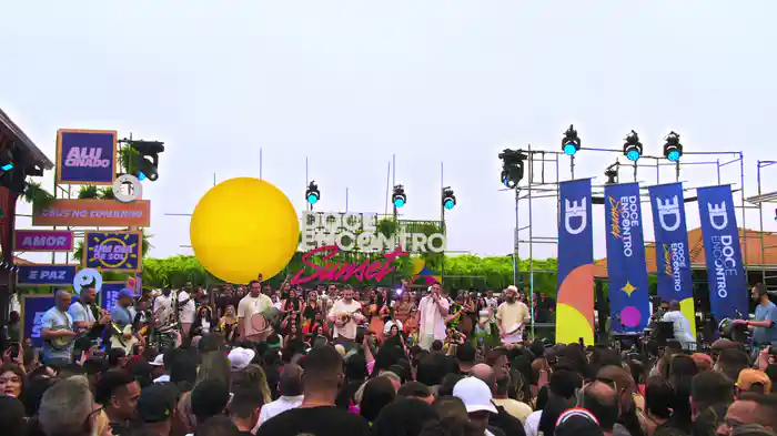 Resumo De Felicidade / Um Sinal (Ao Vivo Em São Paulo / 2024)