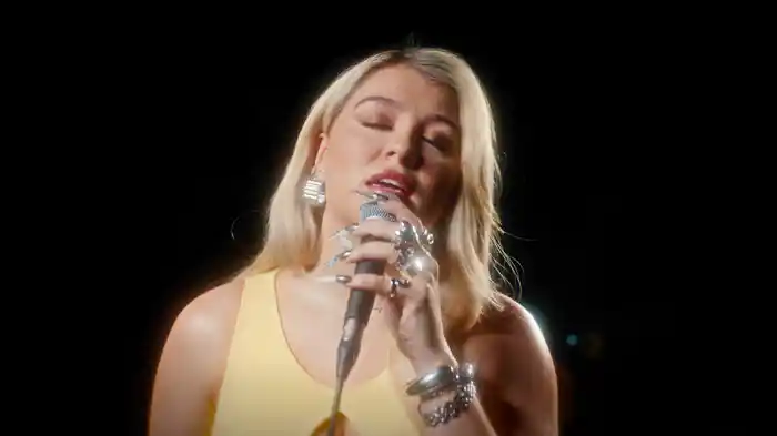 Watch That Girl (She's Gonna Say It) (Stripped)