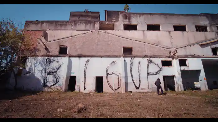 A Sua Fartura Me Impede De Comer (Lyric Video)