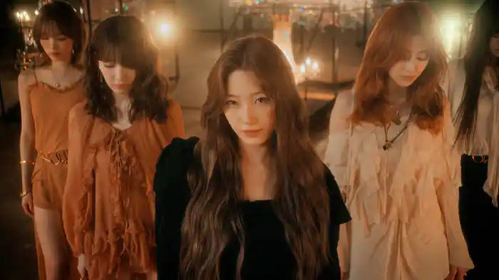 HOT (English ver. / Performance Film)