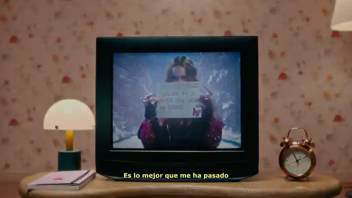 ¿Cómo Pasó? (Lyric Video)