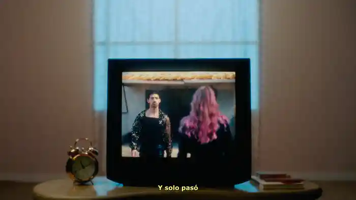 ¿Cómo Pasó? (Lyric Video)