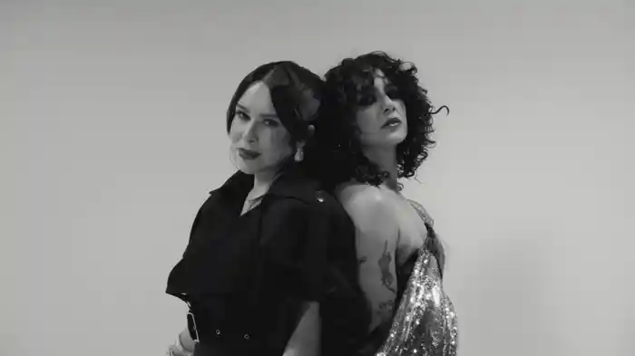 El Disfraz (Re-versión)