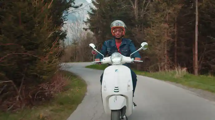 Alles Schon Gesehen (Mailand, Bayern, St. Tropez) (Lyric Video)
