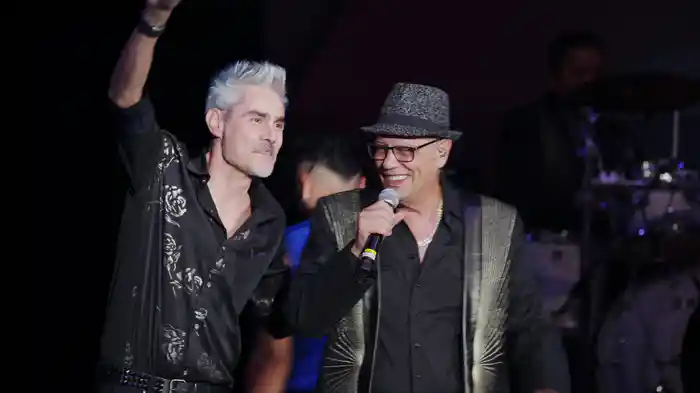 Amor De Internet (En Vivo Desde El Auditorio Nacional)