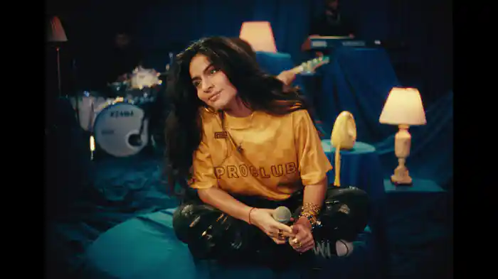 CUDN’T BE ME (Live Performance)