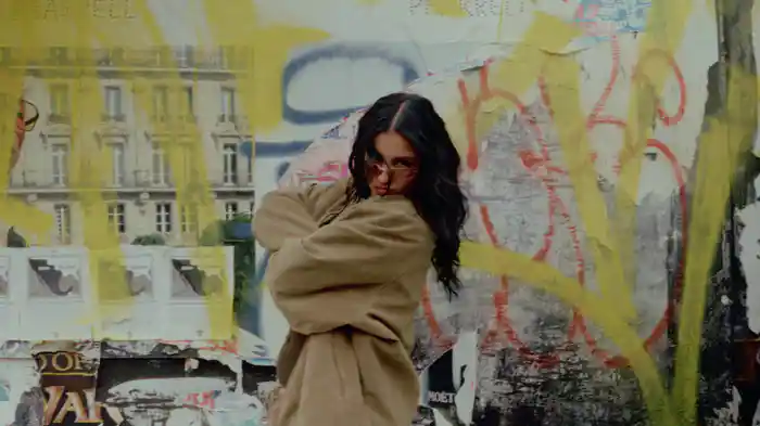 Girls Like You (Visualizer)