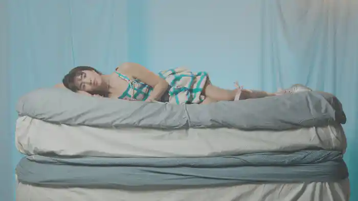 kanske lika bra att vi lägger av när vi ligger bra (Lyric Video)