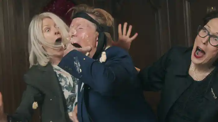 Fattiga & Rika (Lyric Video)