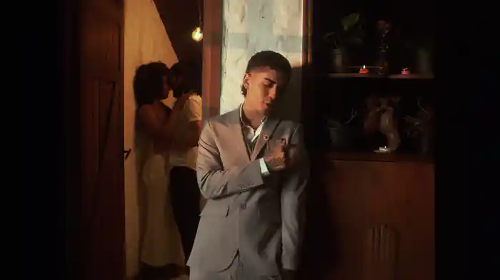 Donatella (Visualizer)