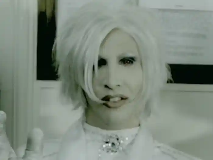 アイ・ドント・ライク・ザ・ドラッグス（バット・ザ・ドラッグス・ライク・ミー）