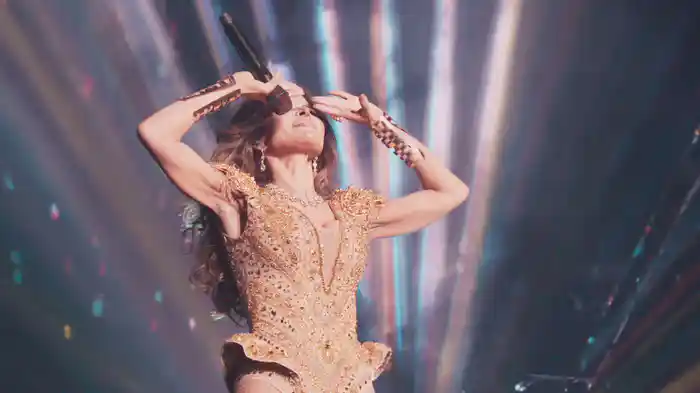 Con Los Ojos Cerrados (En Vivo Desde La Arena Ciudad De México)