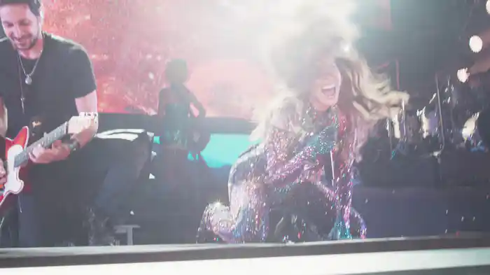 Más Buena (En Vivo Desde La Arena Ciudad De México)