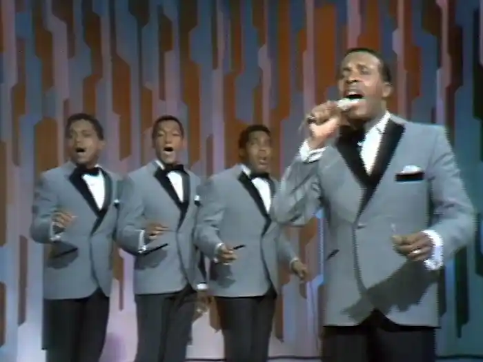 Reach Out I'll Be There/I Can't Help Myself (Sugar Pie, Honey Bunch)/Bernadette (Medley / Live On The Ed Sullivan Show, February 19, 1967)