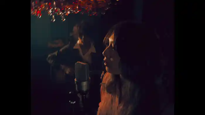 こんな夜更けは