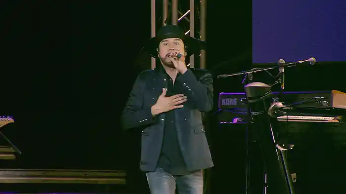 Me Duele Estar Solo (En Vivo)