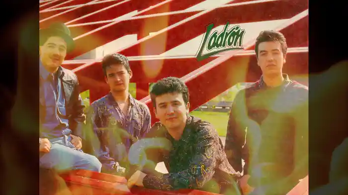 Amor En Llamas (Lyric Video)