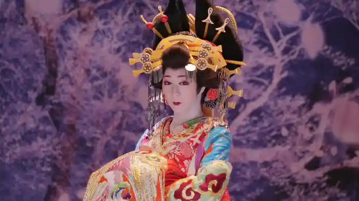 月下に咲く