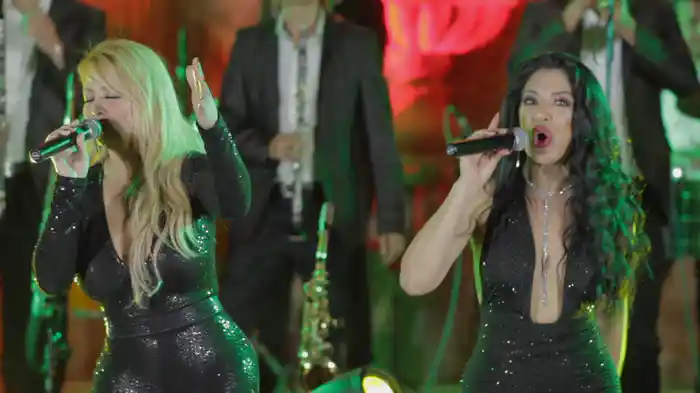 Estoy Con Otro En La Cama (En Vivo)