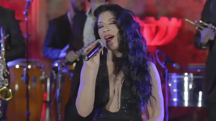 Él No Eres Tú (En Vivo)