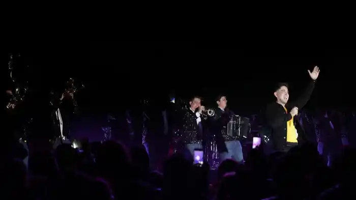 Me Nace Del Corazón (En Vivo)