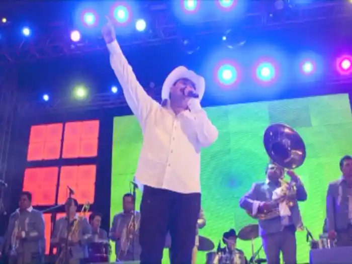 Quién Es Usted? (Live)