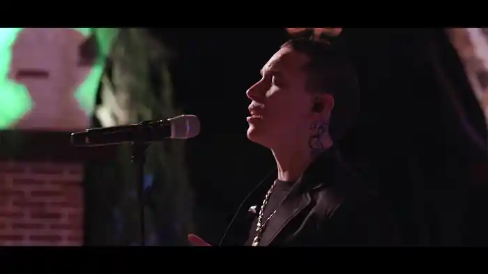 Por El Ruido De La Cinta (En Vivo)