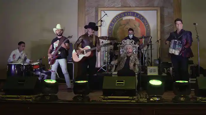 Besitos De Mujer (En Directo)