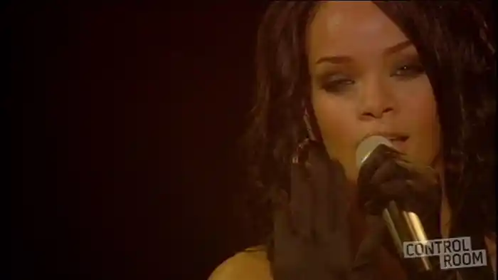 Hate That I Love You (Live At The Bell Center, Montreal/ 2007)