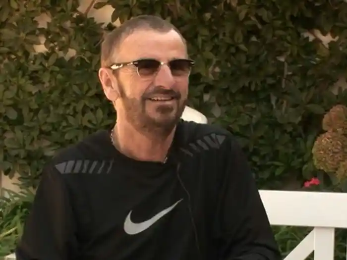 Fill In The Blanks (Interview & Performance - HD)