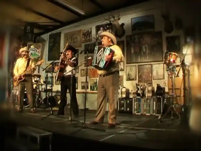 Tragos Amargos (Live At Nuevo León México/2009)