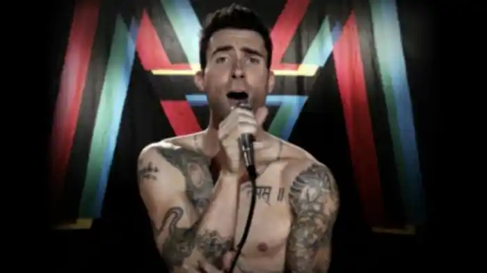 ムーヴス・ライク・ジャガー feat. クリスティーナ・アギレラ