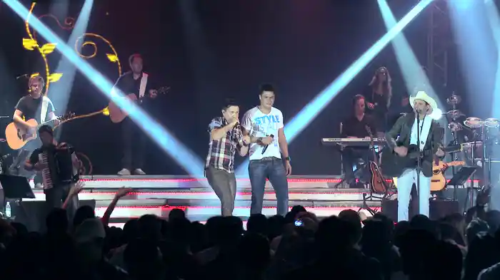 É Tudo Seu Aqui (Ao Vivo)