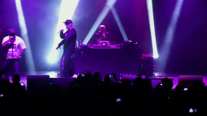 Chissenefrega (In Discoteca) (Live @ Fabrique, Anteprima Tour 2014)