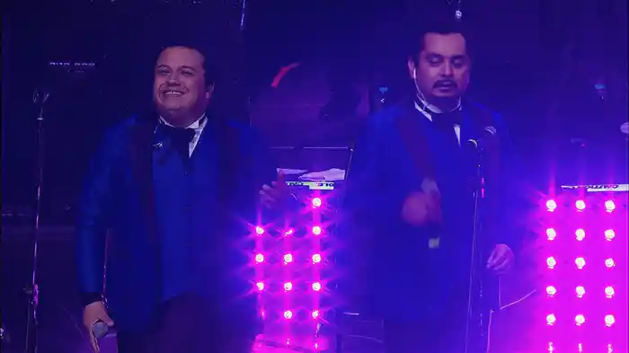 Amigos Nada Más (Live)