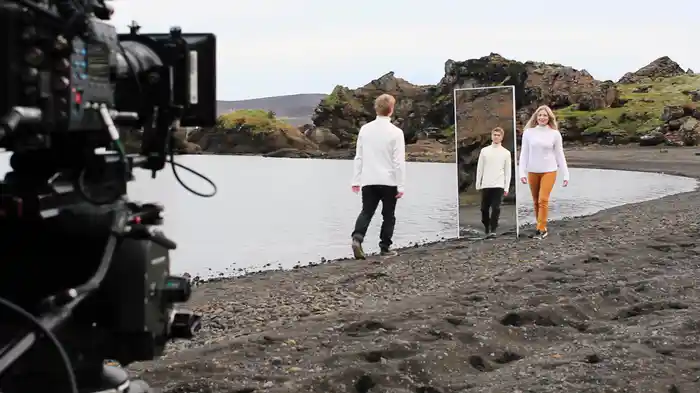 Hyde (Behind The Scenes)